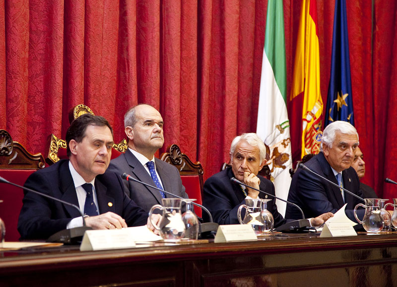 Manuel Chaves preside en Sevilla el acto en memoria de Rafael Álvarez Colunga