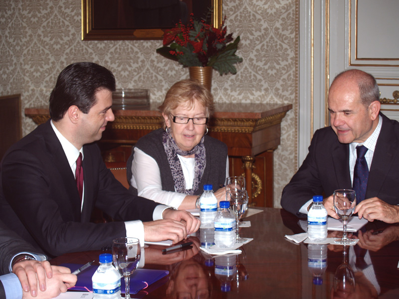 Manuel Chaves recibe al ministro del Interior de Albania
