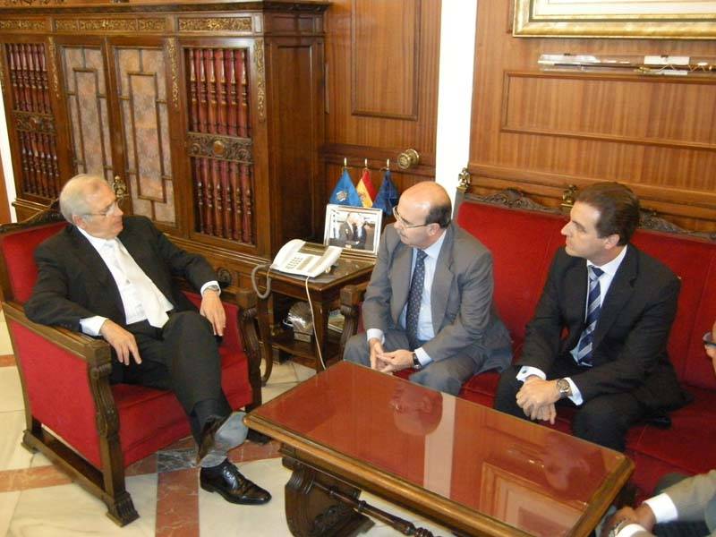 Gaspar Zarrías visita en Melilla obras de los fondos estatales y se entrevista con el presidente de la ciudad autónoma