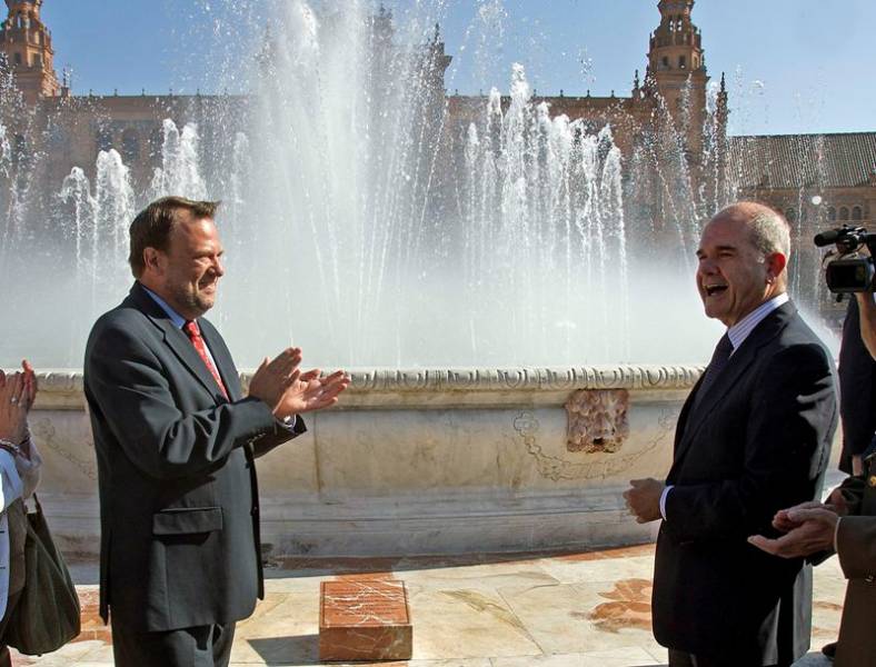 El vicepresidente tercero del Gobierno inaugura la restauración de la Plaza de España de Sevilla