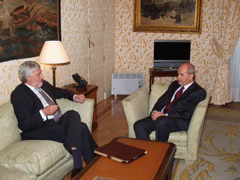 El vicepresidente tercero del Gobierno recibe al embajador británico en España
