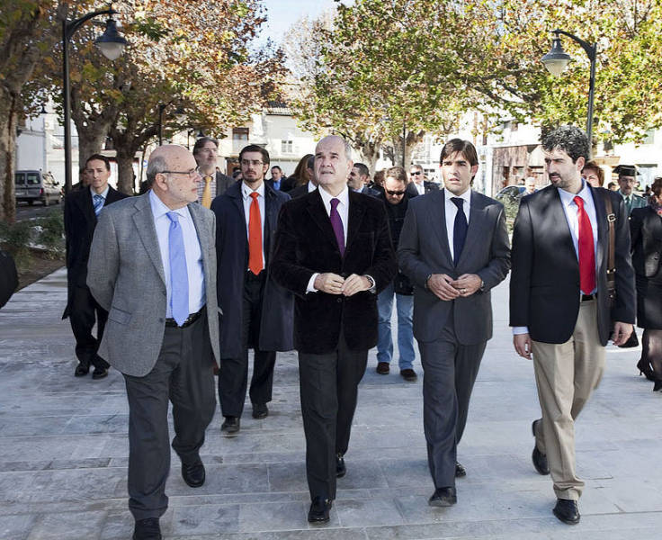 El vicepresidente tercero del Gobierno visita proyectos de los fondos estatales de inversión en Santa Fe (Granada)
