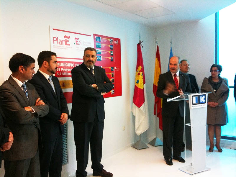 El vicepresidente Chaves inaugura un centro de día para mayores en Hellín (Albacete) financiado por el fondo local de 2010