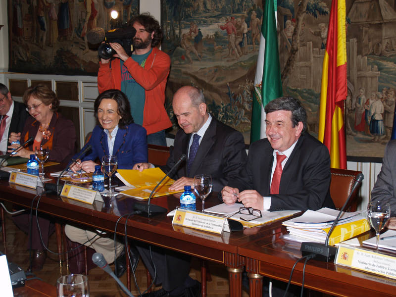 Gobierno y Junta de Andalucía acuerdan la firma de un convenio de encomienda de gestión sobre el Guadalquivir<br/><br/>