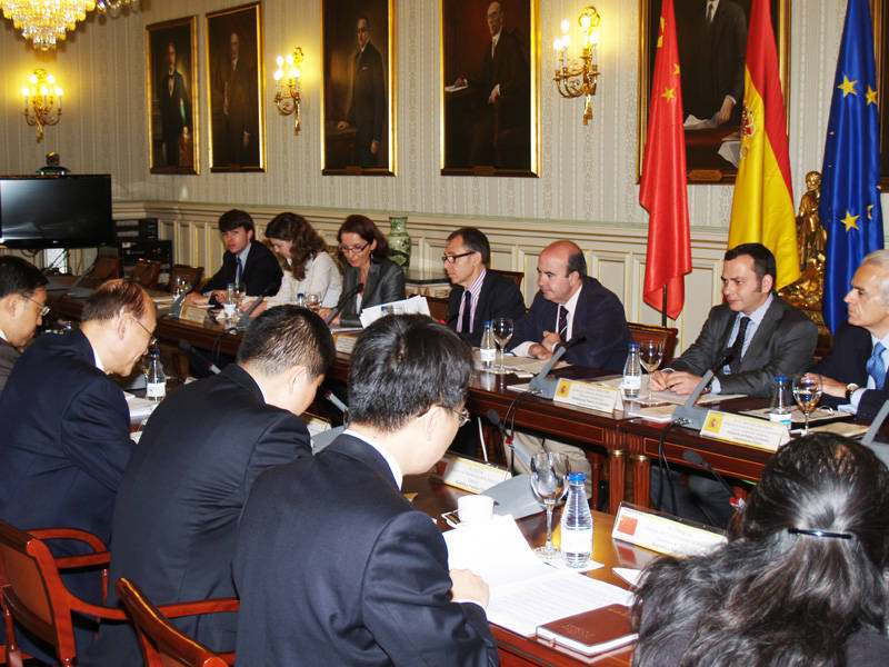 El secretario de Estado de Cooperación Territorial recibe a una delegación del Gobierno chino