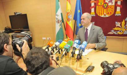 El vicepresidente Chaves explica en Cádiz la participación de la base de Rota en el sistema antimisiles de la OTAN