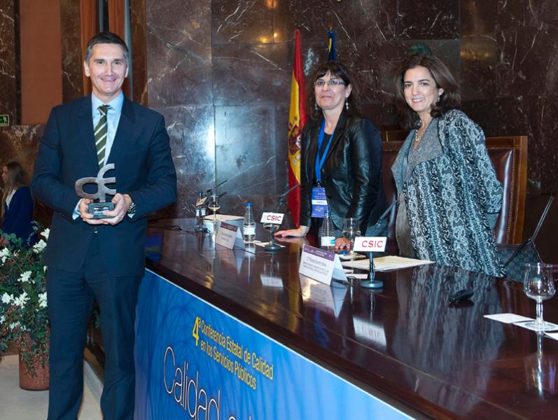 Rosana Navarro entrega los Premios de calidad de los servicios públicos de AEVAL
