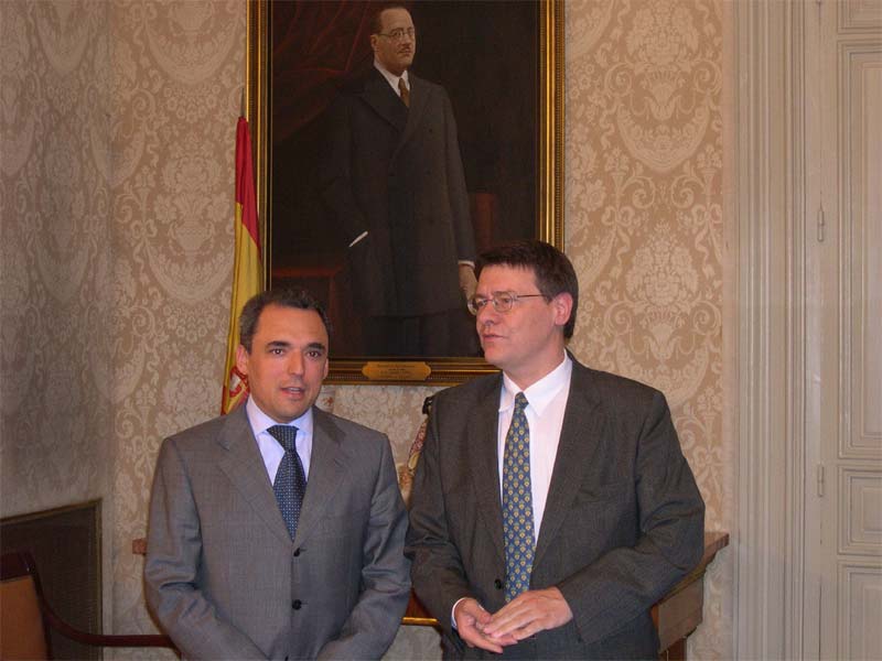 El ministro de Administraciones Públicas, Jordi Sevilla, ha recibido esta tarde al secretario general de la FSM y portavoz socialista en la Asamblea de Madrid, Rafael Simancas