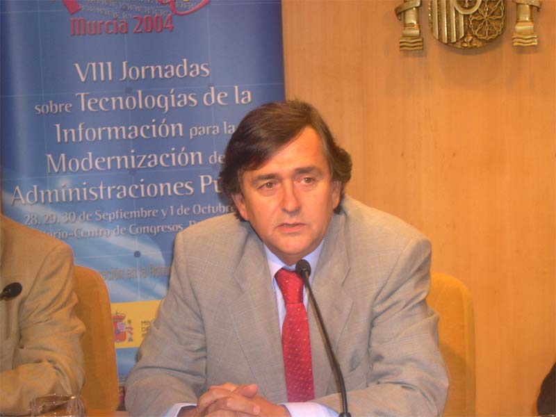 Francisco Javier Velázquez, secretario general para la Administración Pública, presenta en Madrid TECNIMAP 2004, que se celebrará entre los días 28 de septiembre y 1 de octubre en Murcia