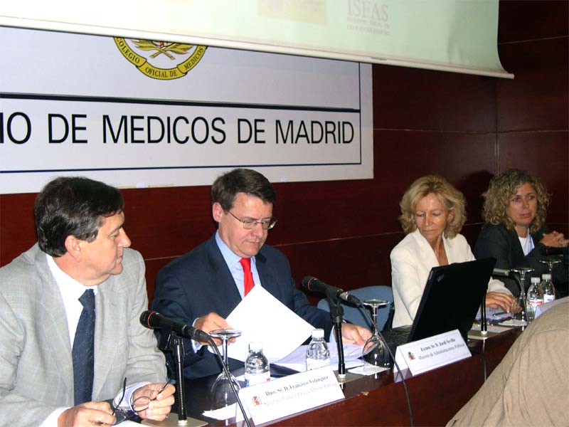  	El ministro de Administraciones Públicas, Jordi Sevilla, acompañado de la ministra de Sanidad, Elena Salgado, presenta el Portal Cuidacor para funcionarios