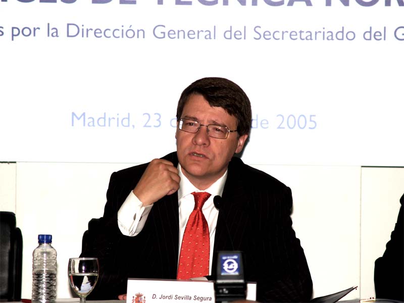 El ministro de Administraciones Públicas, Jordi Sevilla, ha inaugurado en el Instituto Nacional de Administración Pública (INAP) la Jornada sobre Directrices de Técnica Normativa