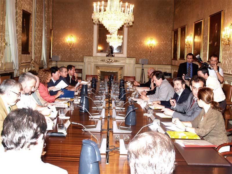 El secretario general para la Administración Pública, Francisco Javier Velázquez, ha presidido la Mesa de Diálogo Social con los sindicatos