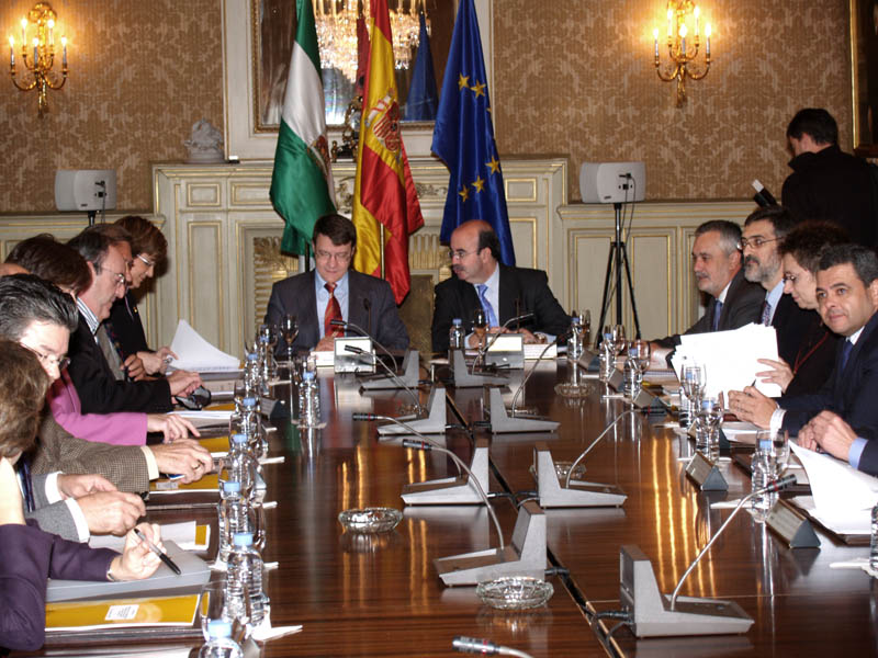 Gobierno y Junta de Andalucía acuerdan tres traspasos de competencias