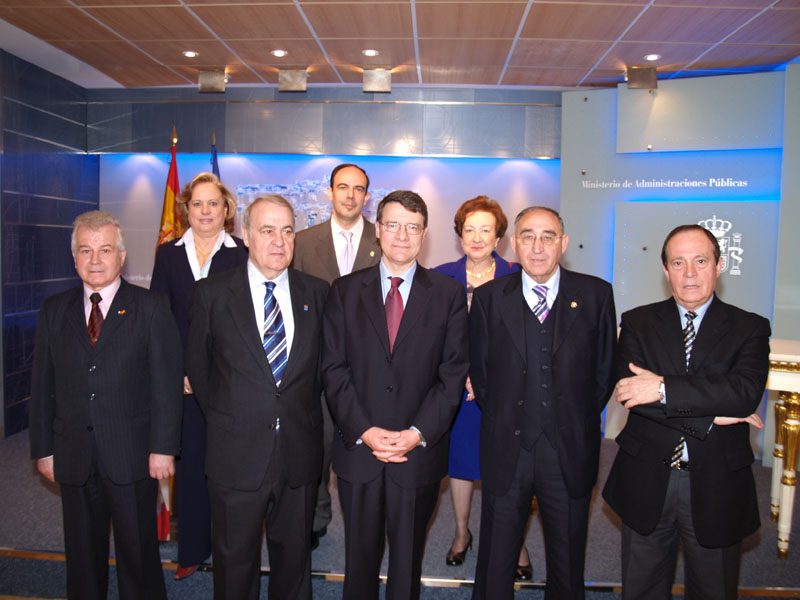 Jordi Sevilla firma un convenio con la Confederación de Casas Regionales y Provinciales de España