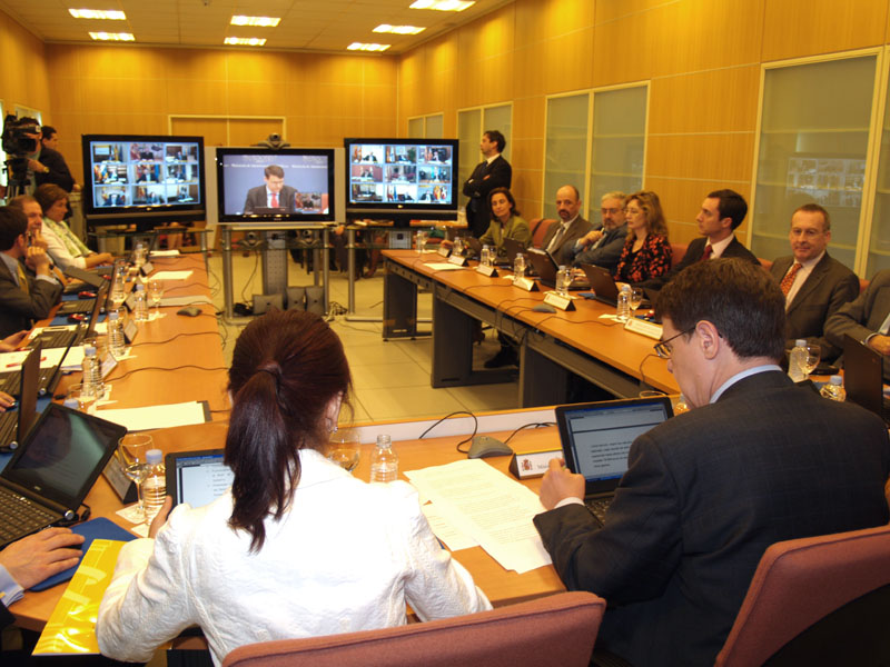 Jordi Sevilla preside la primera reunión de la Administración a través de videoconferencia