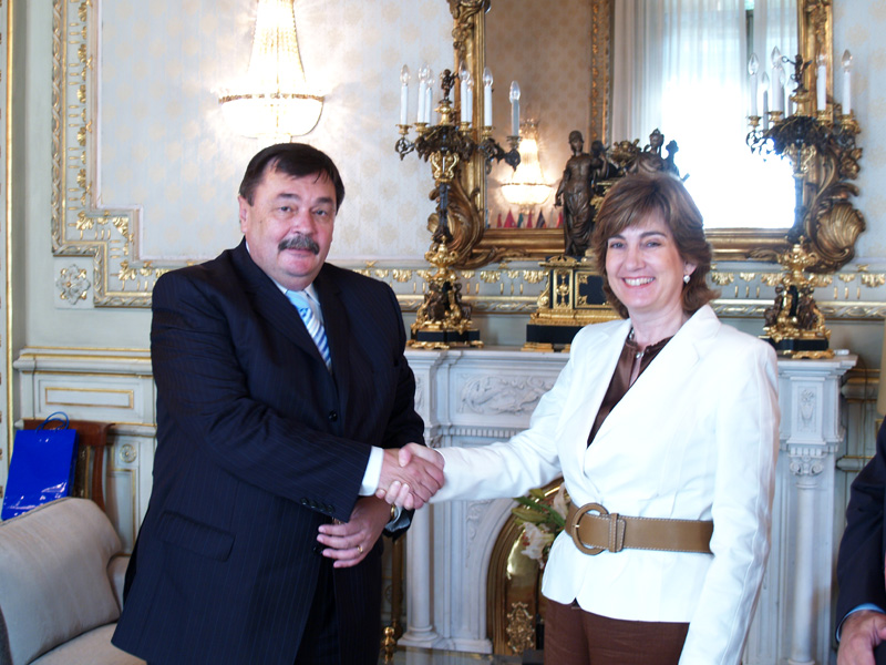 Ana Leiva recibe al secretario de Estado de Relaciones con las Instituciones Públicas de Hungría