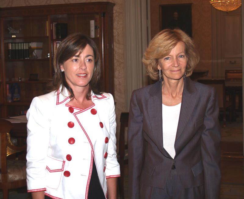 Elena Salgado recibe a la consejera de Administraciones Públicas y portavoz del Gobierno asturiano