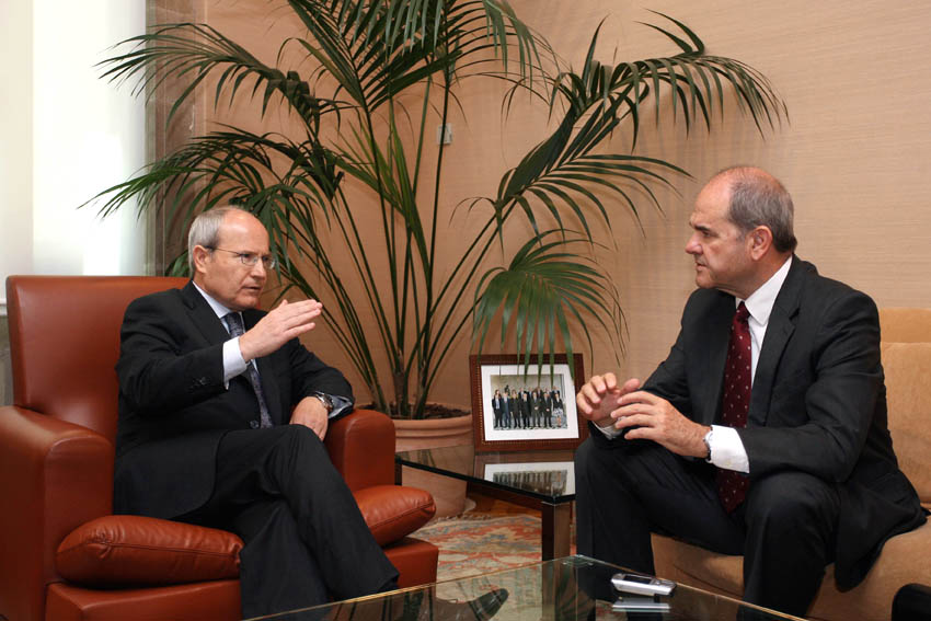 Manuel Chaves se entrevista en Barcelona con el presidente de la Generalitat