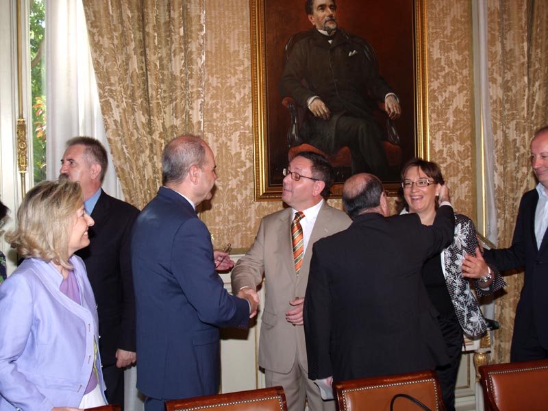 Manuel Chaves preside una reunión con los delegados del Gobierno