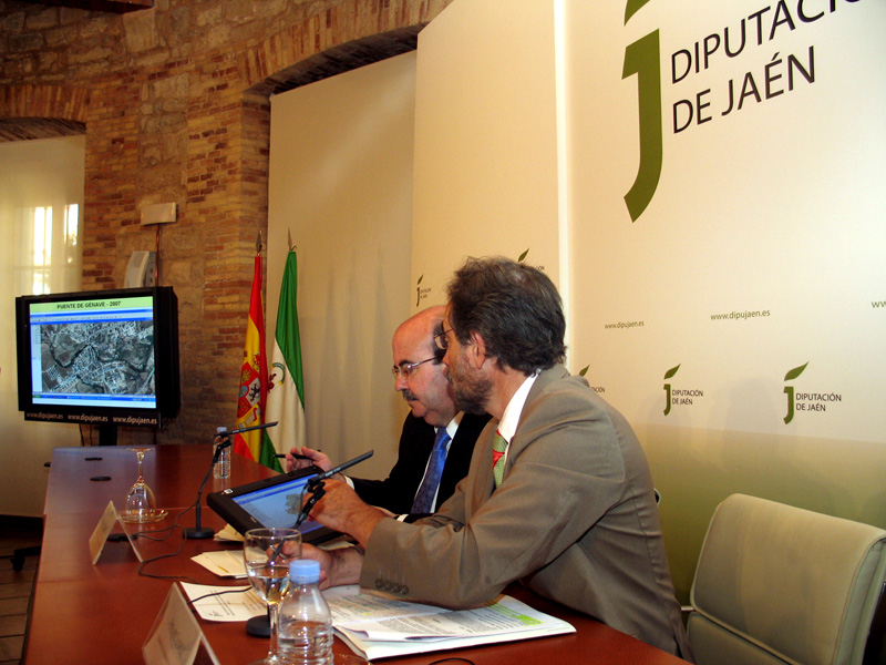 Zarrías firma un convenio con la Diputación de Jaén