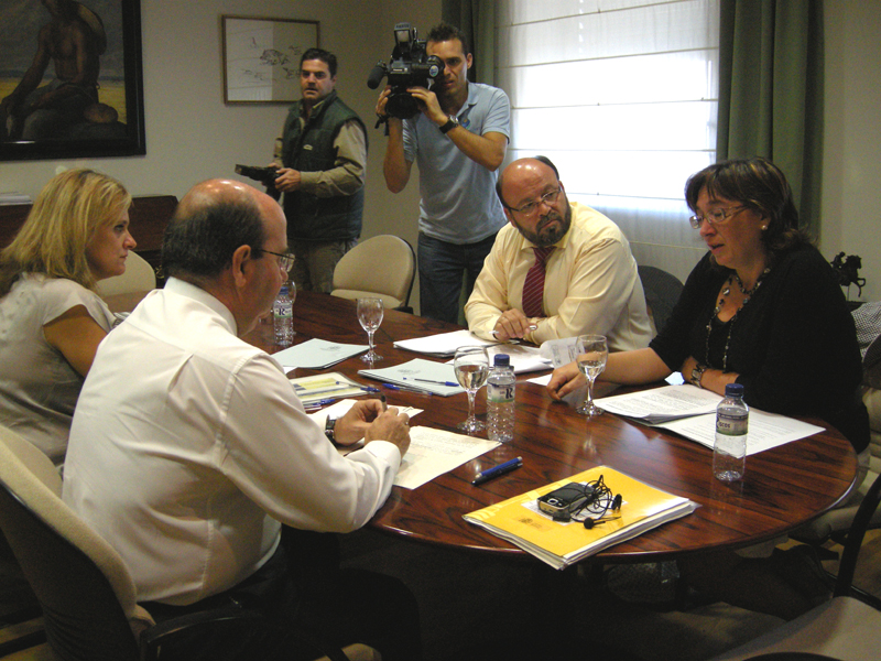 Gaspar Zarrías visita las obras del Fondo Estatal de Inversión Local en Badajoz