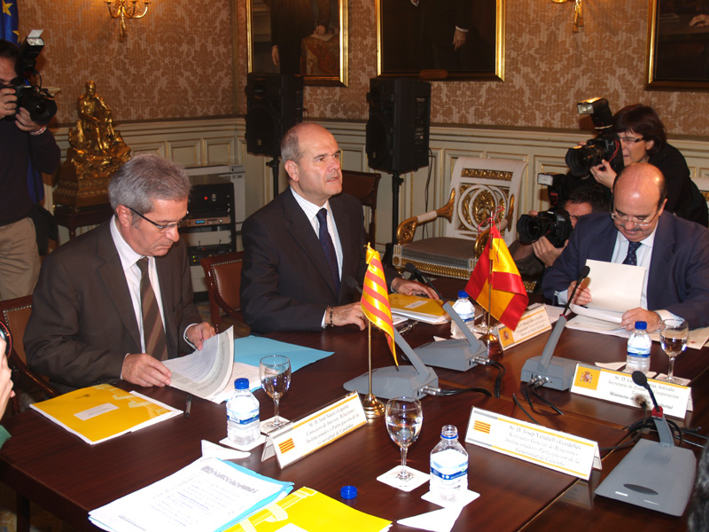 Manuel Chaves preside la reunión de la Comisión Mixta de Transferencias Administración del estado-Generalitat de Cataluña
