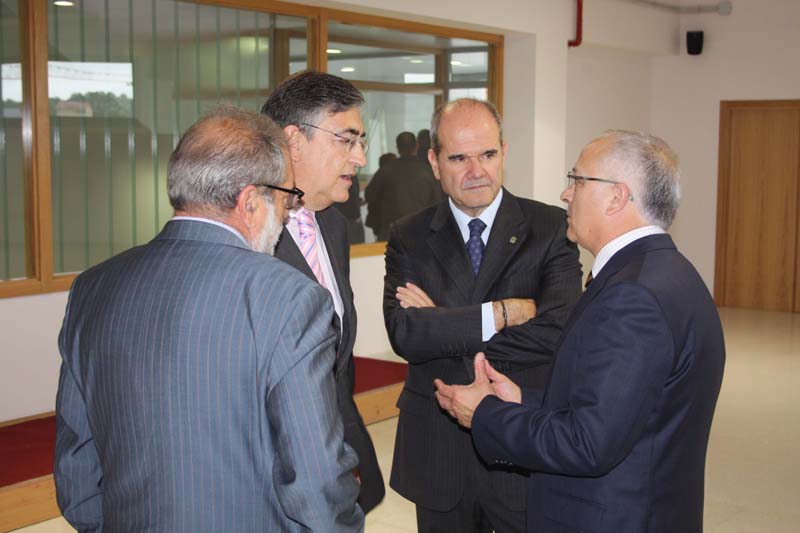 Manuel Chaves visita en Osoro (A Coruña) y Santiago de Compostela proyectos de los Fondos Estatales de Inversión