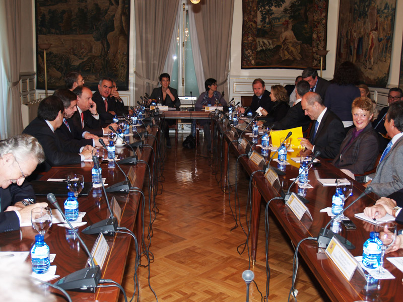 Manuel Chaves se reúne con los delegados del Gobierno