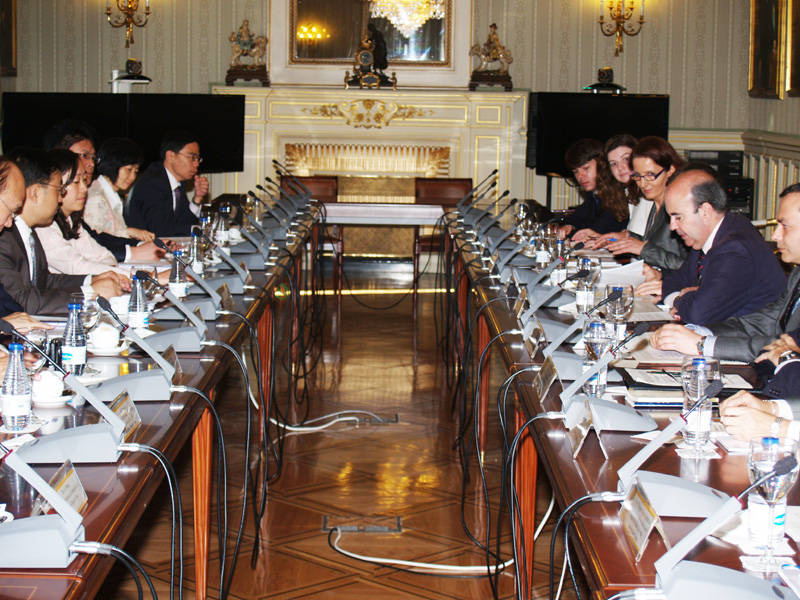 El secretario de Estado de Cooperación Territorial recibe a una delegación del Gobierno chino