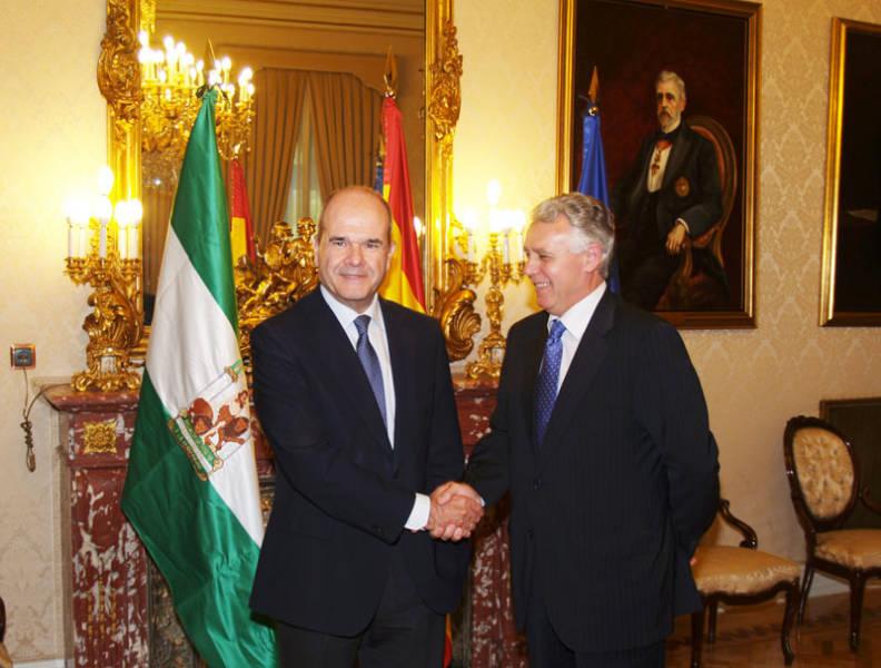 Manuel Chaves recibe al consejero de Gobernación y Justicia de la Junta de Andalucía