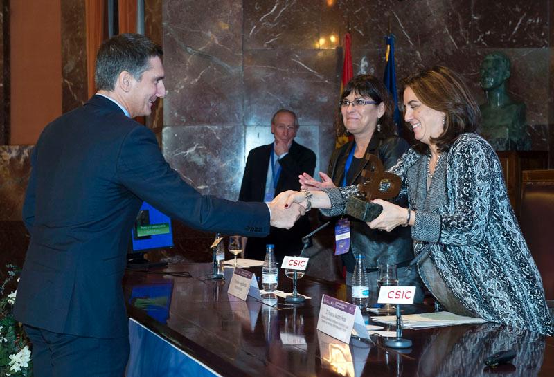 Rosana Navarro entrega los premios a la calidad de los servicios públoicos de AEVAL