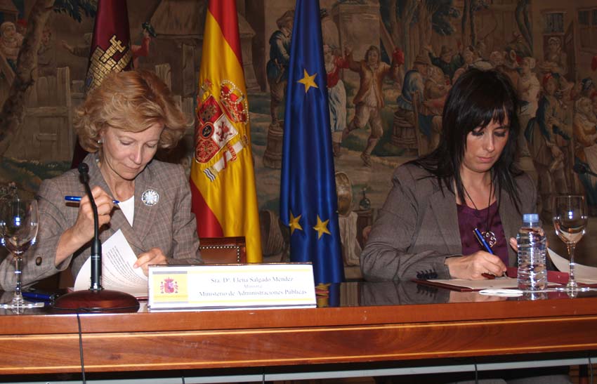Elena Salgado firma el convenio para incorporar  Castilla–La Mancha a la Red 060 de atención al ciudadano
