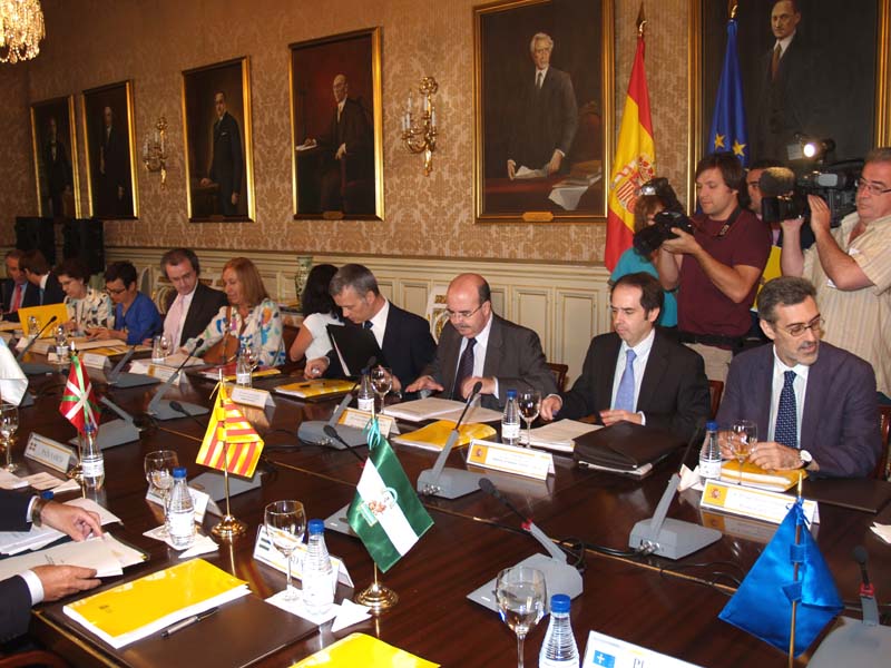 Gobierno y comunidades autónomas celebran la primera reunión de coordinación del Plan Verano 