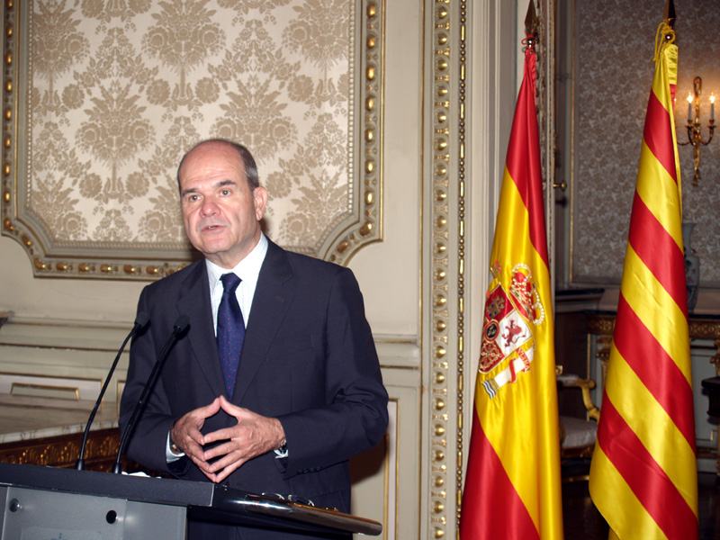 El Gobierno y la Generalitat acuerdan el traspaso del servicio ferroviario de Cercanías a Cataluña
