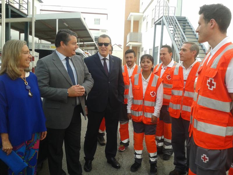 Sanz traslada el agradecimiento del Gobierno a Cruz Roja y a sus 33.000 voluntarios por la “gran labor social” que realizan en Andalucía