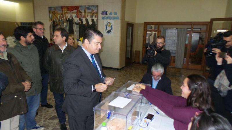 ELECCIONES A CORTES GENERALES/ 20 DE DICIEMBRE DE 2015
Sanz destaca que la normalidad ha caracterizado la constitución de las mesas y la apertura de los colegios electorales en Andalucía
