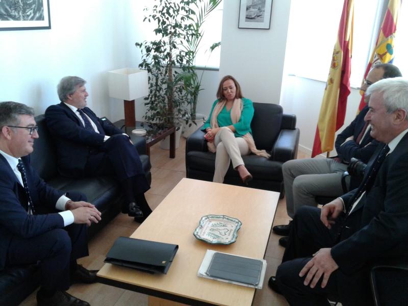 El ministro Méndez de Vigo se reúne con la consejera de Educación del Gobierno de Aragón