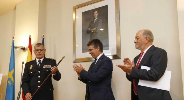 El director general de la Policía presidió, junto al delegado del Gobierno, el acto de toma de posesión del nuevo jefe superior del Cuerpo Nacional de Policía de Asturias.