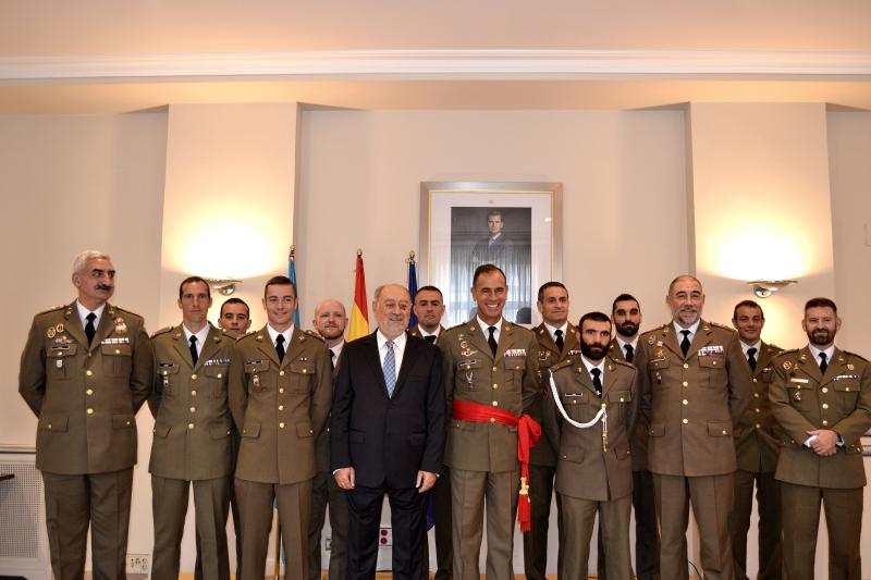 En la Delegación del Gobierno se hizo entrega de diez condecoraciones a miembros del Regimiento Príncipe de Asturias.