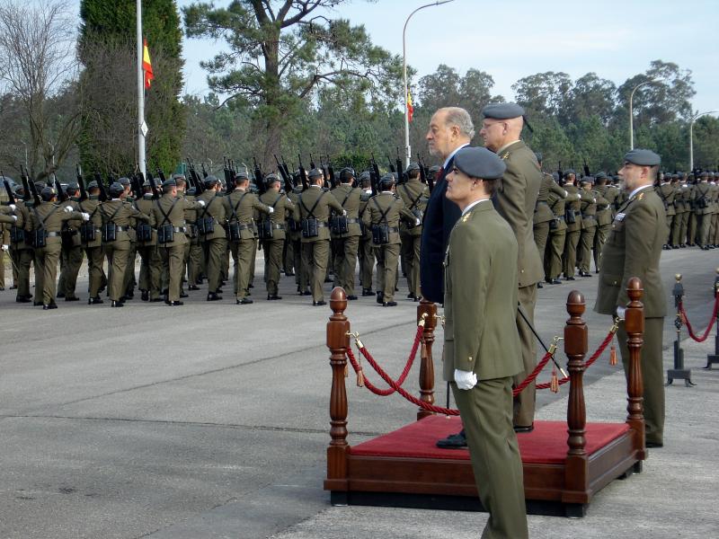 Entrega de Mando del Regimiento “Príncipe” nº 3, Jefatura del Acuartelamiento “Cabo Noval” y Comandancia Militar de Asturias.