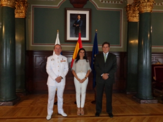 La Delegada del Gobierno en Canarias recibe al nuevo almirante comandante del Mando Naval de Canarias
Parrafo