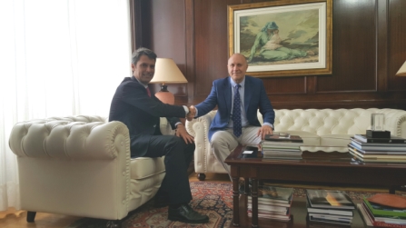 El delegado del Gobierno en Canarias recibe al embajador de Serbia en España 