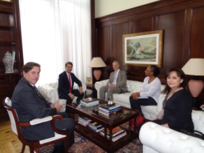 El delegado del Gobierno en Canarias se reúne con el Embajador del Reino Unido