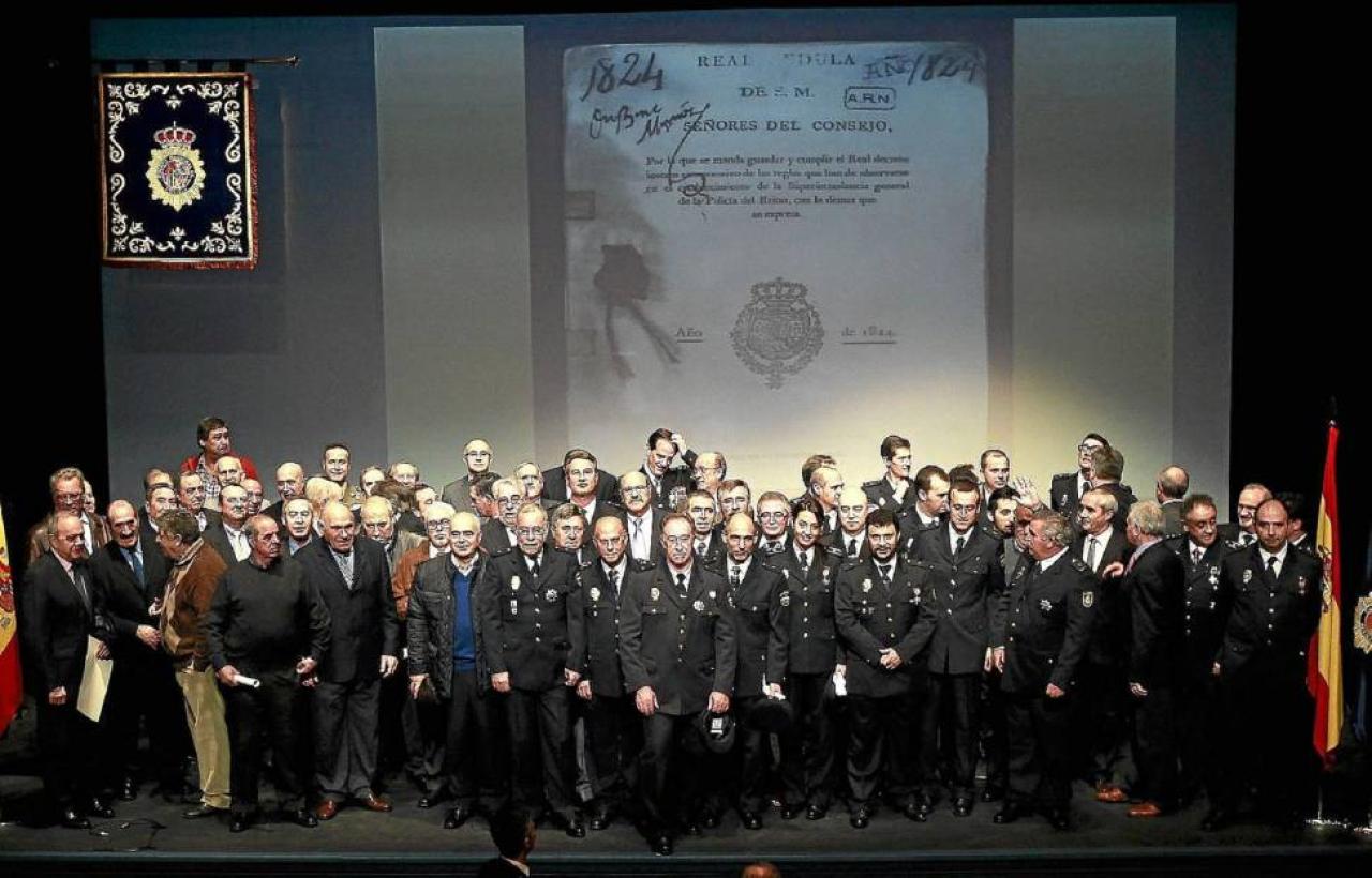El delegado del Gobierno en Castilla y León participa en Valladolid en el acto de homenaje a agentes del Cuerpo de la Policía Nacional en el 191 aniversario de su creación en España