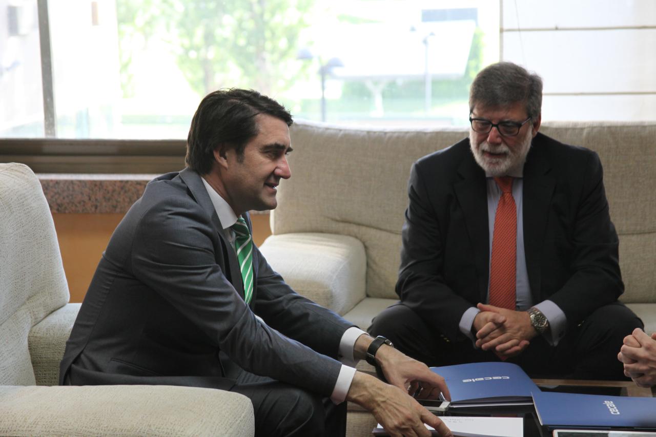 El delegado del Gobierno mantiene un primer encuentro con el presidente de la Confederación de Empresarios de Castilla y León