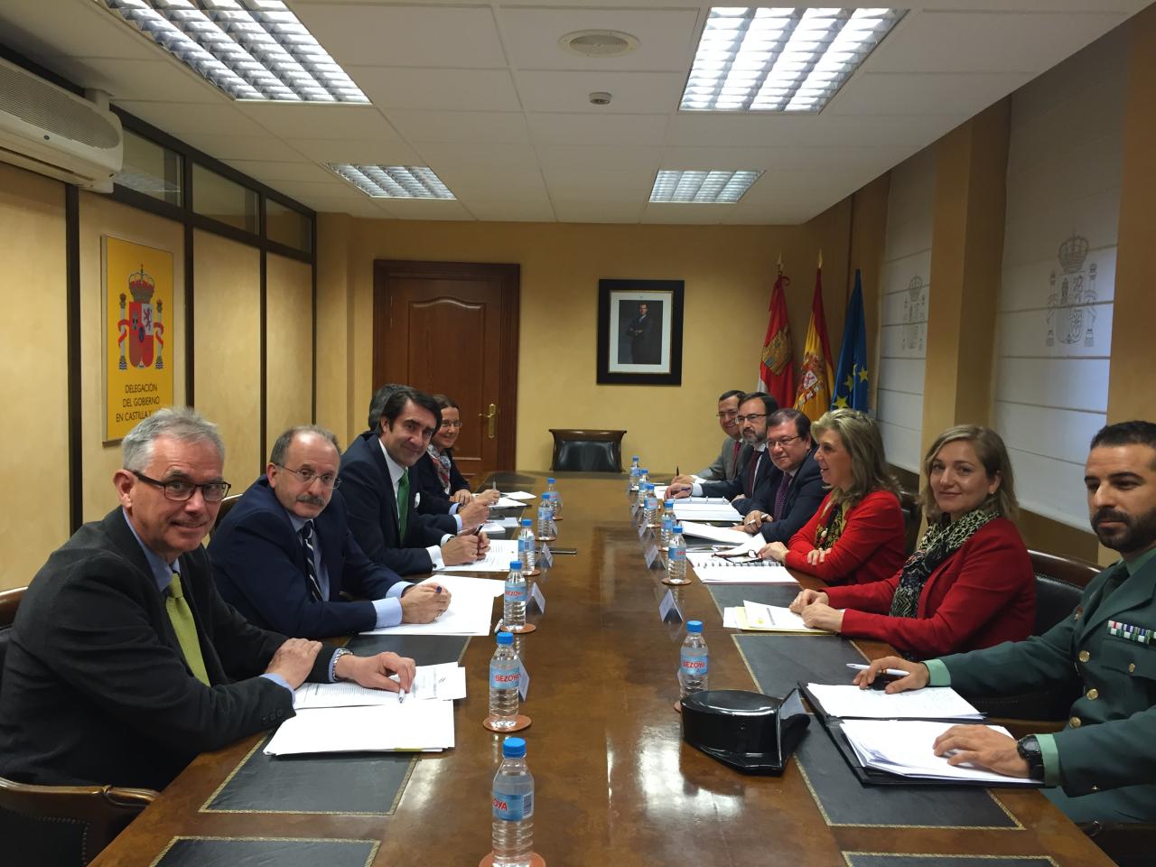 Reunión de la delegada del Gobierno y el consejero Fomento y Medio Ambiente para coordinar la campaña de vialidad invernal 2015/2016 en Castilla y León, que suman un dispositivo de más de 4.200 profesionales