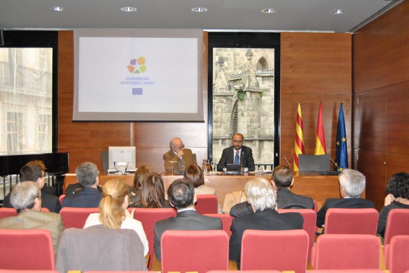 El Subdelegado del Gobierno en Barcelona se reúne con representantes de la AGE en el Archivo de la Corona de Aragón