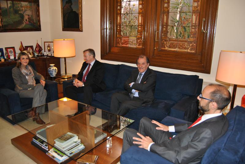 Reunión de la Delegada del Gobierno con el embajador de Irlanda