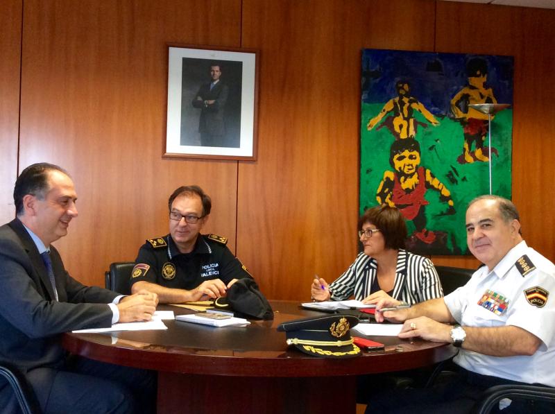 El subdelegado mantiene un encuentro de coordinación de las pautas de actuación en accidentes de tráfico en la ciudad de Valencia