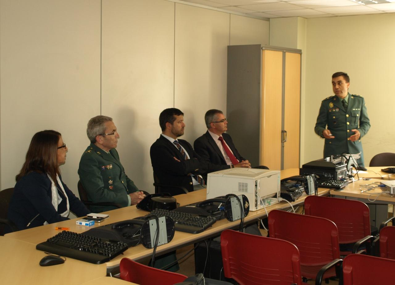El delegado del Gobierno visita las instalaciones de la Guardia Civil de Trafico en Oleiros